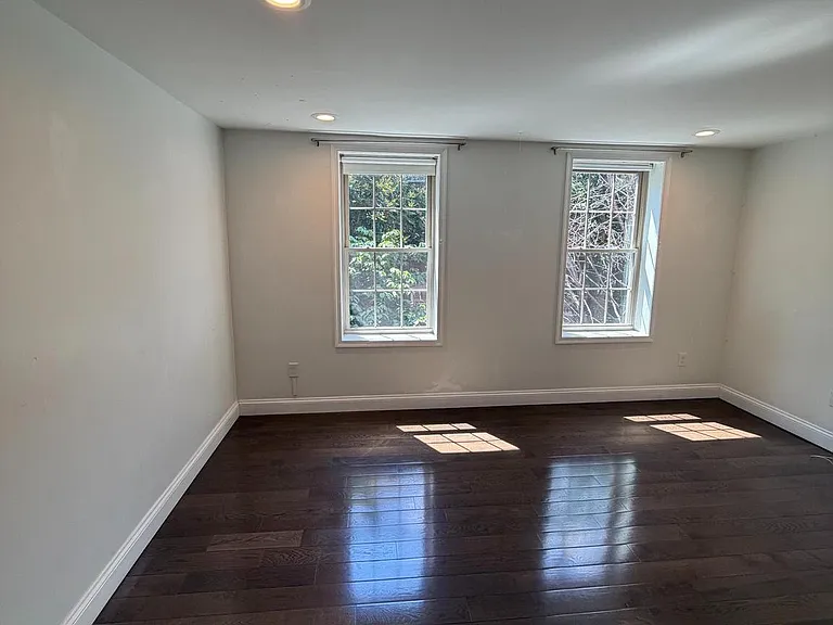 709 S Warnock St — Photo 11