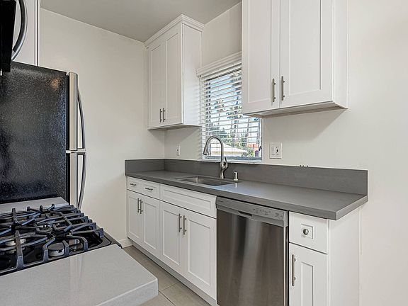 5th image of 5917 Chula Vista Way #9