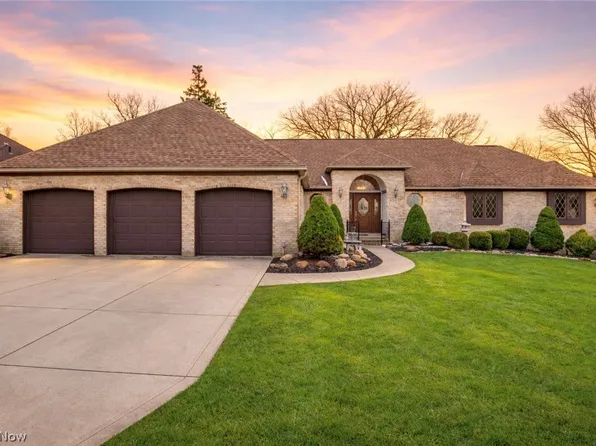 9421 Rainbow Ln, North Royalton, OH 44133