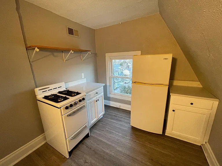 552 Hill St #3 — Photo 6