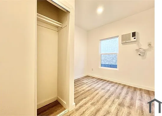 1411 S Burlington Ave #10 — Photo 4