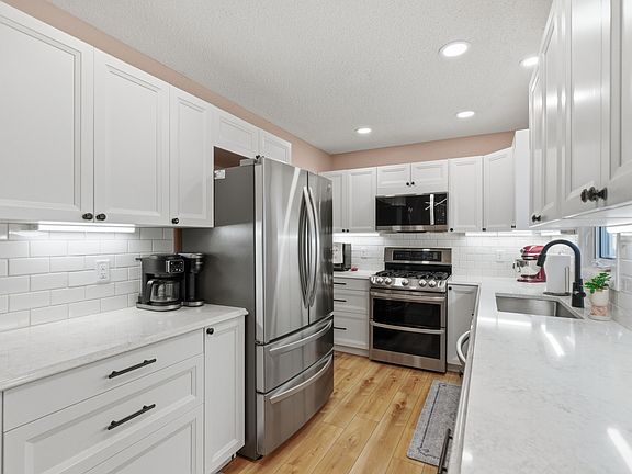 3rd image of 601 N Hazel St