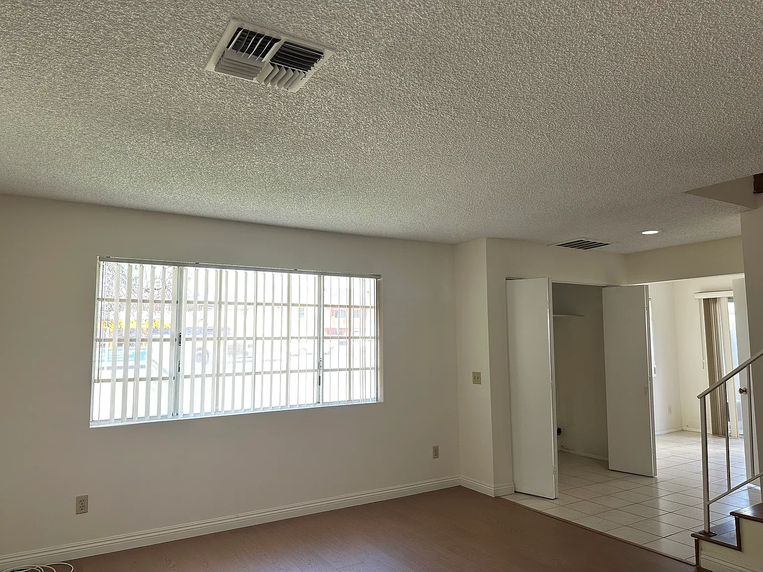 3 bed, 1400 sqft, $3,400 — Photo 2