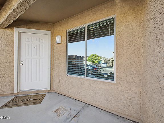 4th image of 2253 E HESTON Drive