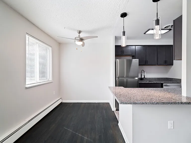 Coventry Mayfield Apartments — Photo 8