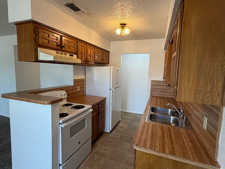 213 S Beverly St #1 — Photo 1