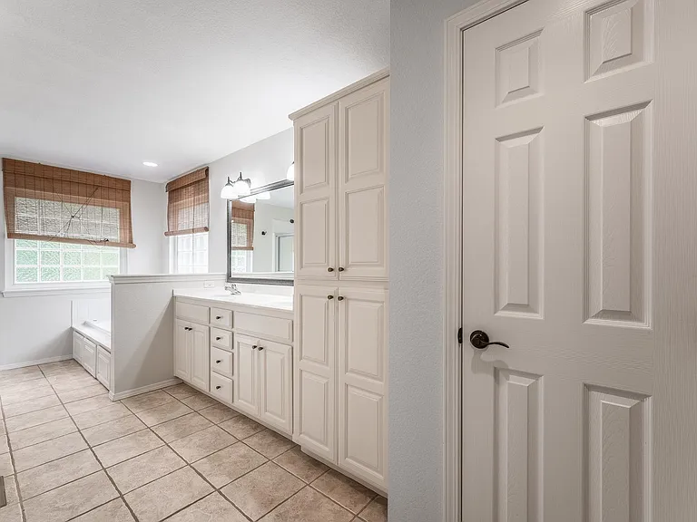 32 Latshaw Dr — Photo 20