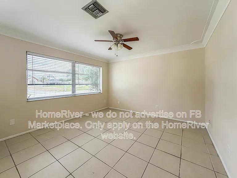 502 NW Salina Ter — Photo 2