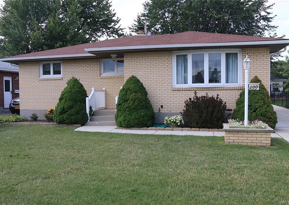 1st image of 200 Diane Dr
