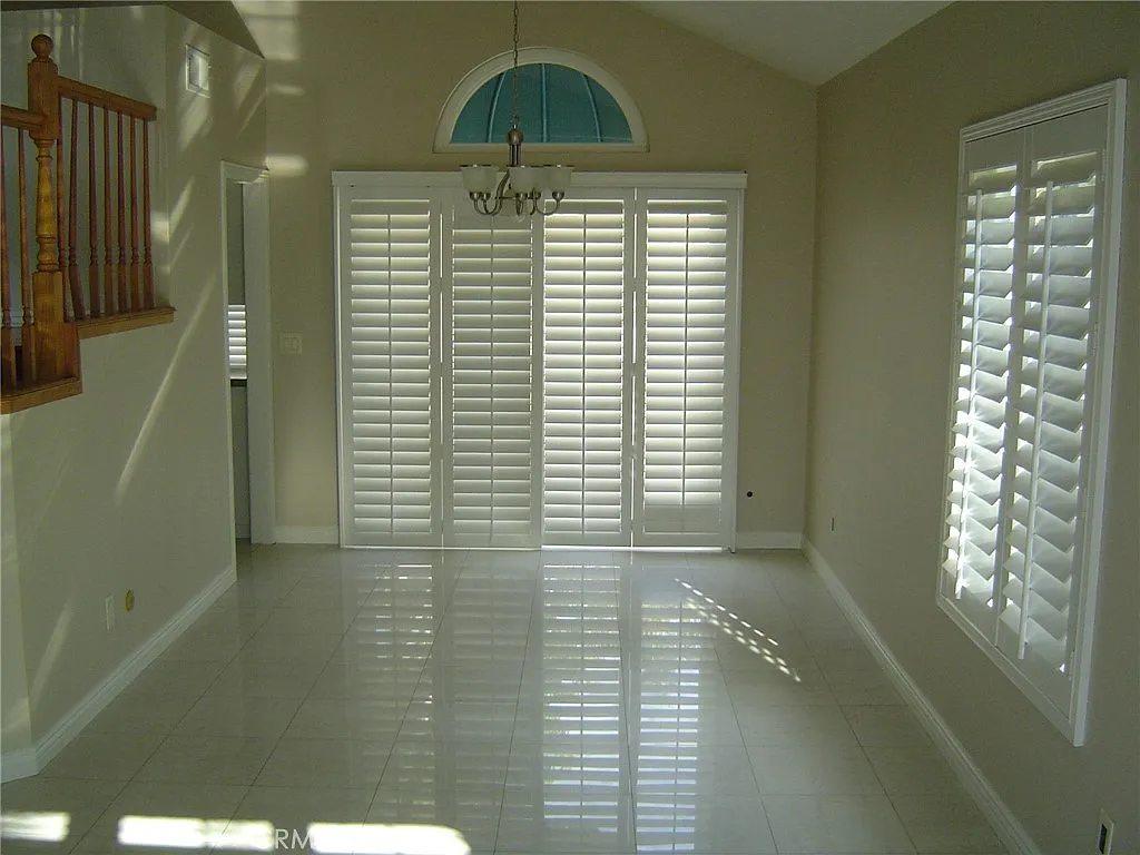4 bed, 2323 sqft, $4,000 — Photo 3