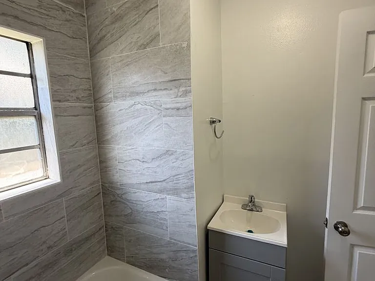 3482 Lamphier Ave — Photo 9