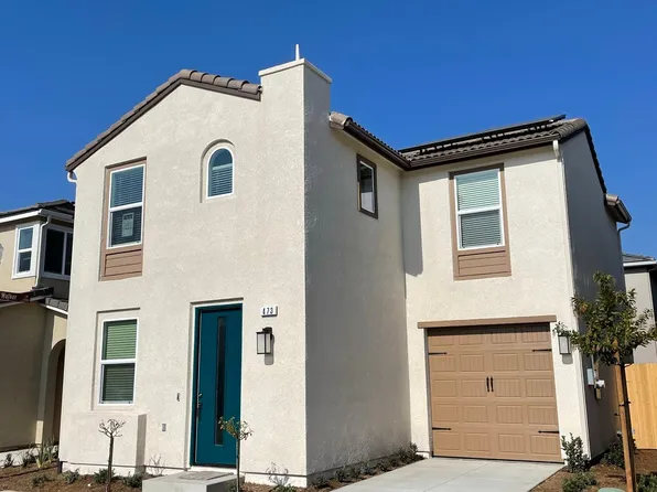 473 Farmhouse Ln, Clovis, CA 93619