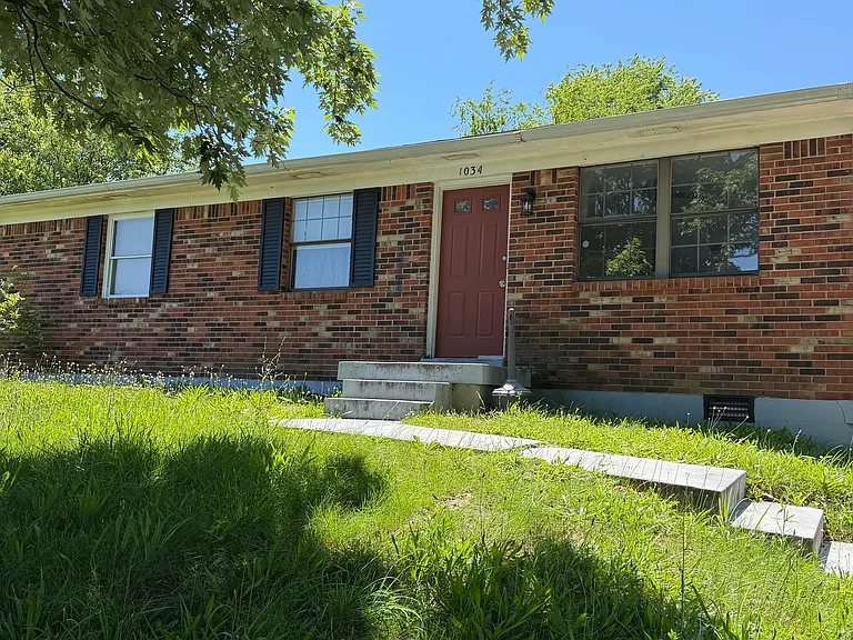 1034 Greenway Dr — Photo 1