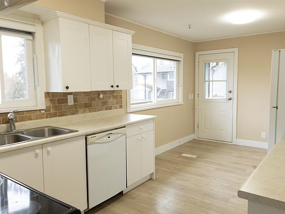 5th image of 7096 Barkley Dr