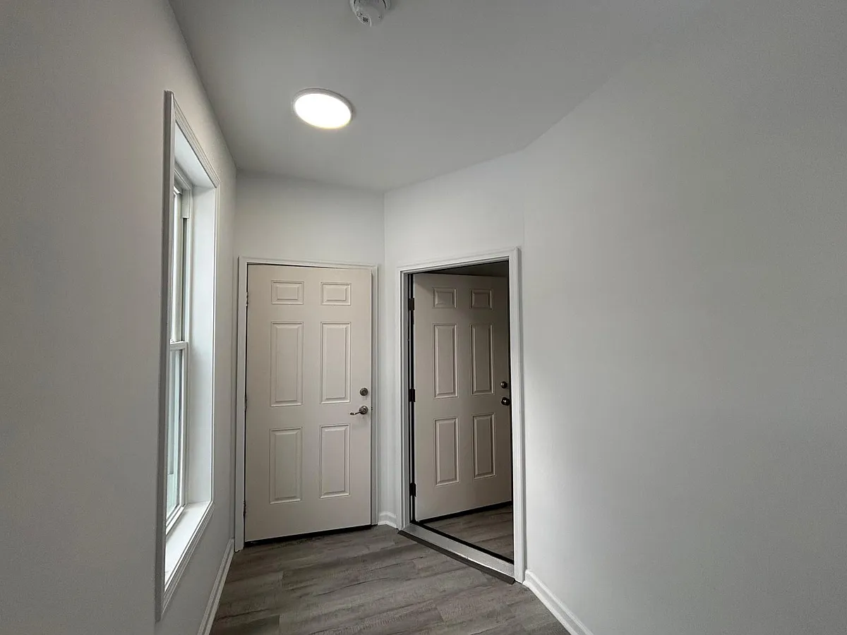 Building Photo - 1303 Buffalo St #1
