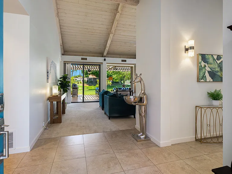 521 Desert West Dr — Photo 10