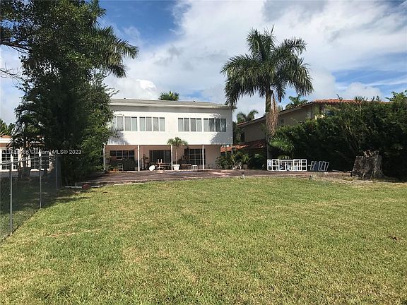 4th image of 932 N Northlake Dr