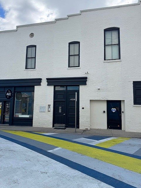 409 6th St Entrance