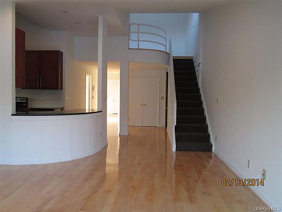 5th image of 237 Great Neck Rd APT 4B