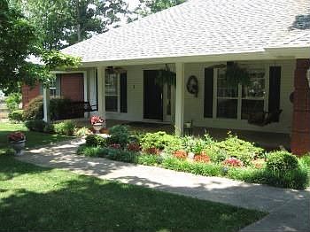 2nd image of 208 Dogwood St