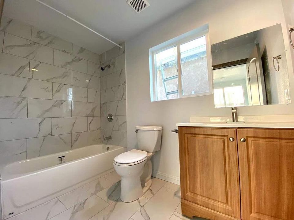 2nd image of 2204 Park Rose Ave