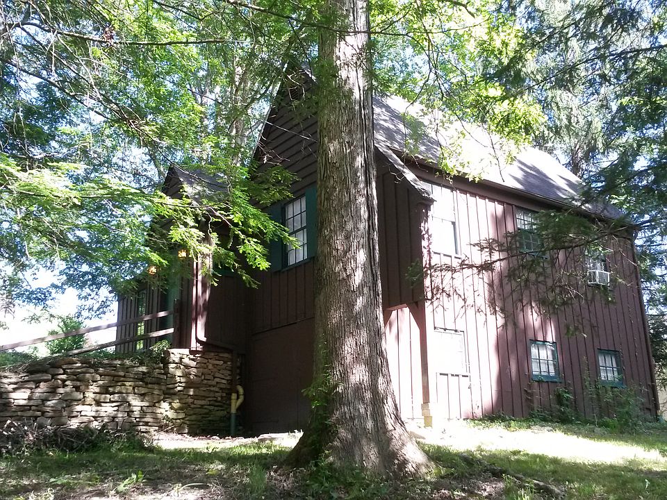2nd image of 17 Chestnut Cir