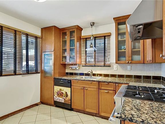 2nd image of 2524 Tiemann Ave