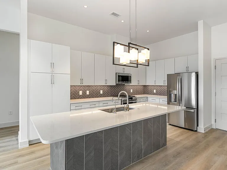 120 Mosaic Blvd #301 — Photo 8
