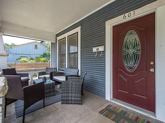 601 Harris-Front Porch