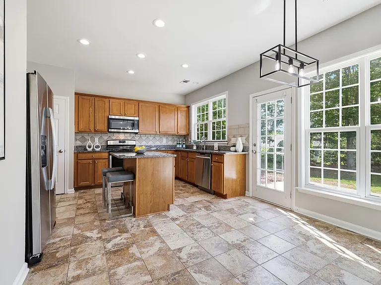 2020 Kyrle Ln — Photo 6