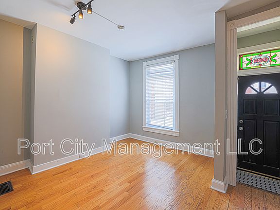 2nd image of 1007 Baylis St