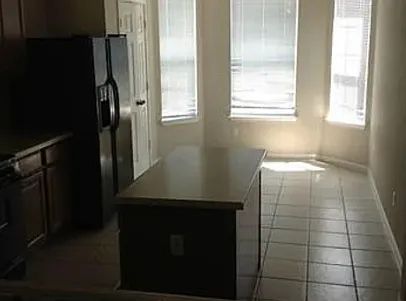 811 Shadow Creek Blvd — Photo 3
