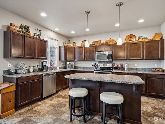 2nd image of 114 Carver Walk SE