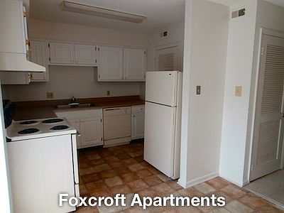 3rd image of 1003 Foxcroft Ln APT 2