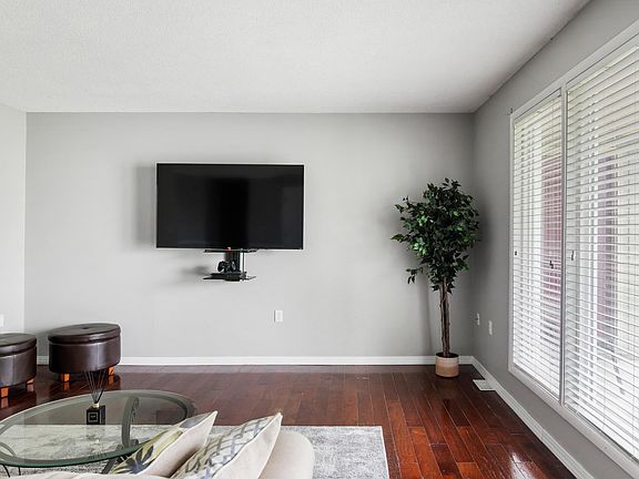 5th image of 2813 W Sacramento Dr