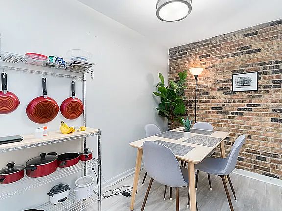 5th image of 636 W Buckingham Pl #J