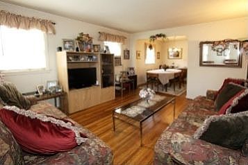 3rd image of 222 Colonial Ave