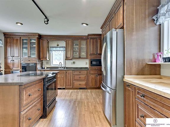 3rd image of 4421 N 108th St