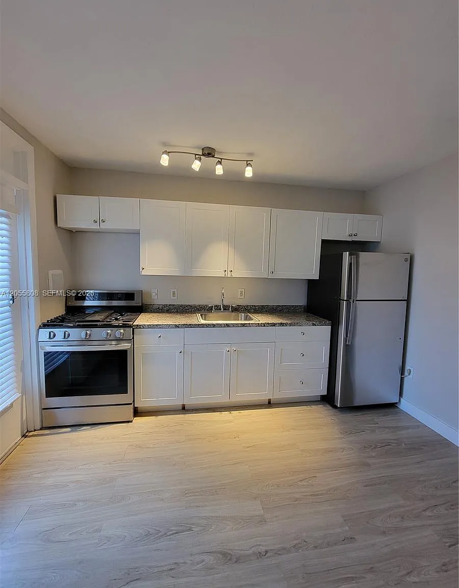Southern Star Condo — Photo 2