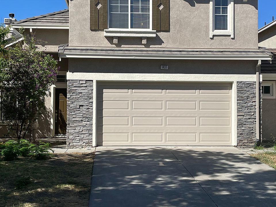 1431 Heatherfield - Front of House