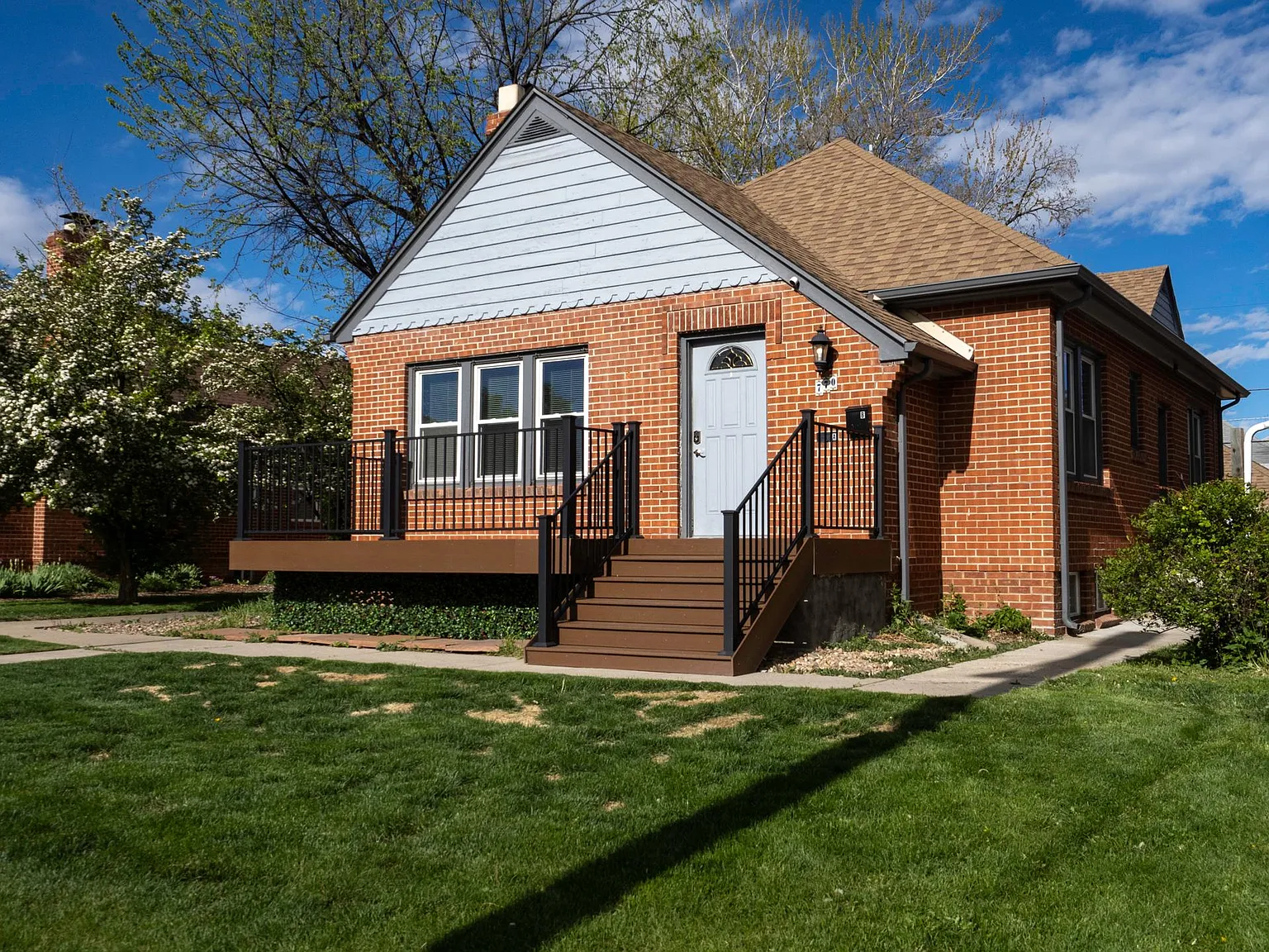 2 bed, 950 sqft, $2,400 — Photo 2