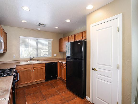4th image of 44101 W Lindgren Dr