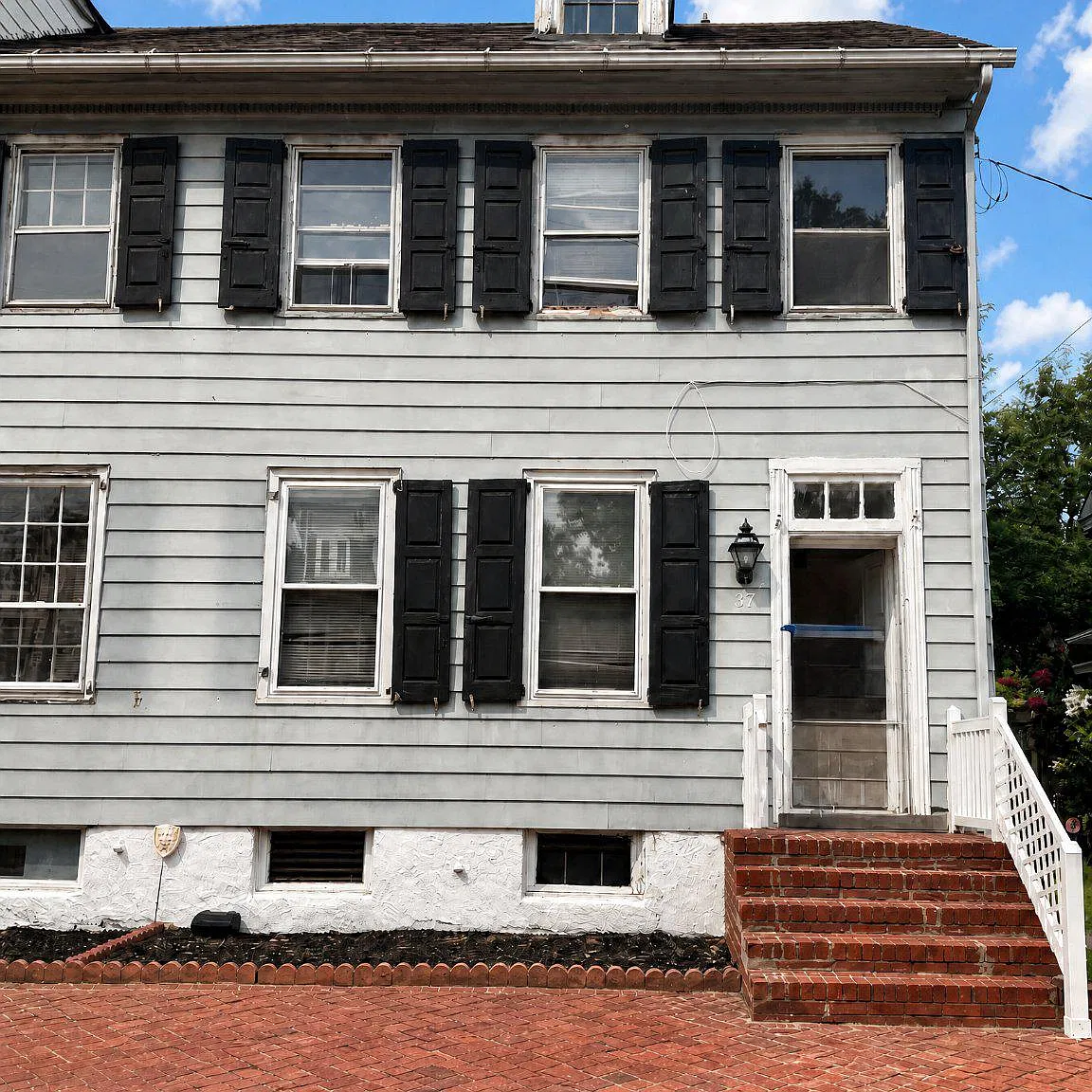 4 bed, 1.5 bath, 1382 sqft, $1,800 — Photo 1