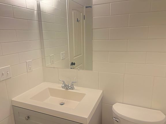 4th image of 203 E Mission Ave APT 28