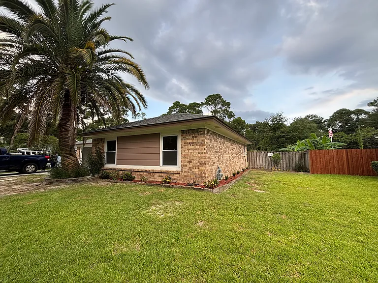 1522 Marcy Cir — Photo 3