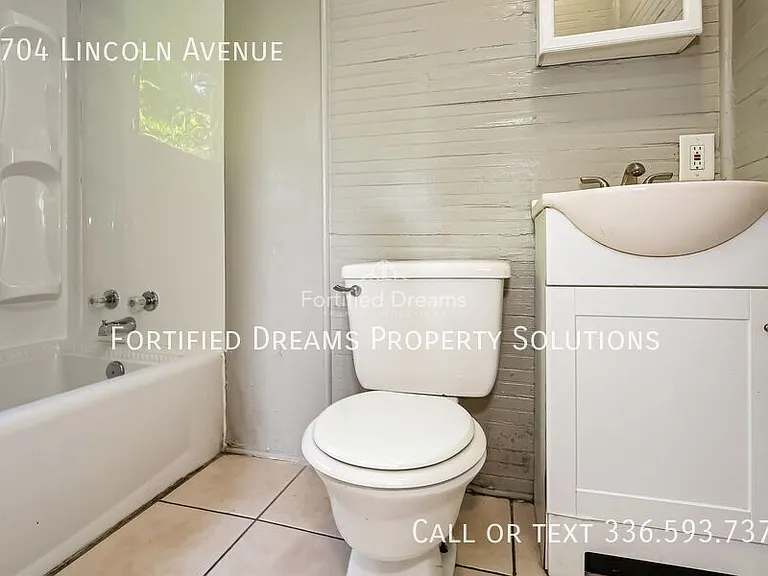 1704 Lincoln Ave — Photo 12