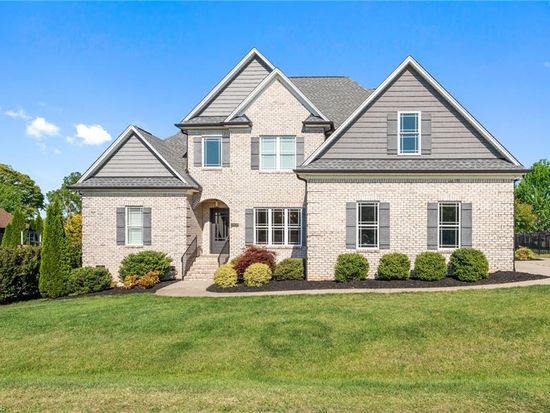 7802 Front 9 Dr, Stokesdale, NC 27357