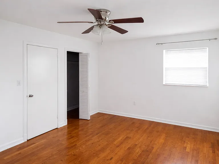 2135 Bay Dr #3 — Photo 5