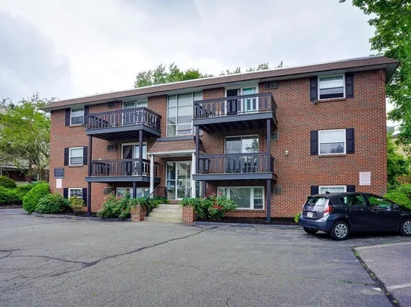 99 Pleasant St APT 2-4, Watertown, MA 02472