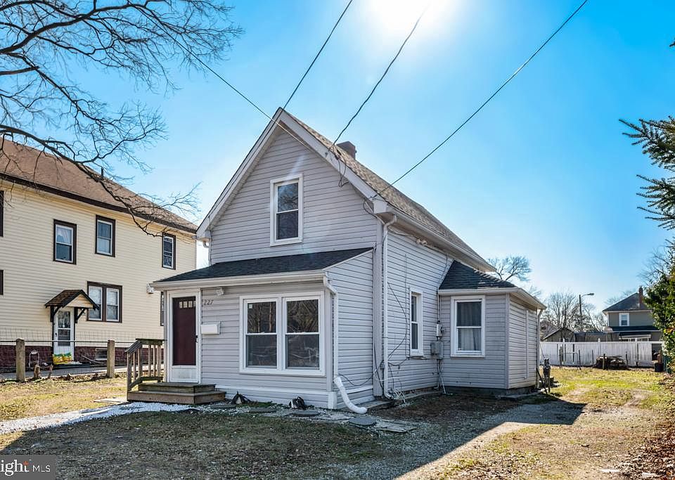 1st image of 227 W Montrose St
